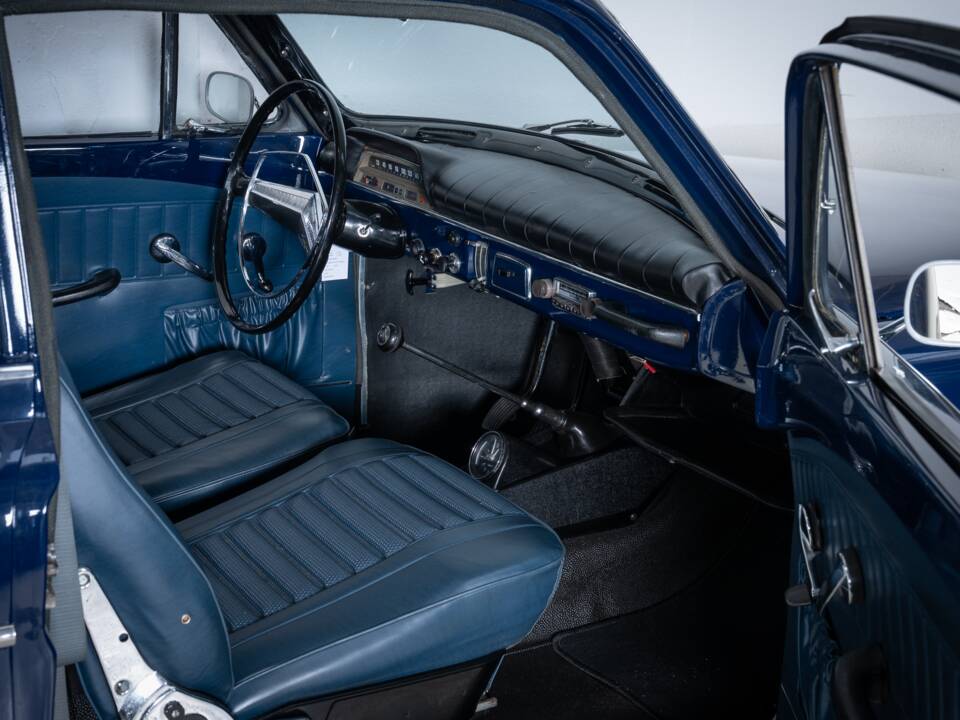 Image 13/30 of Volvo P 121 (1965)