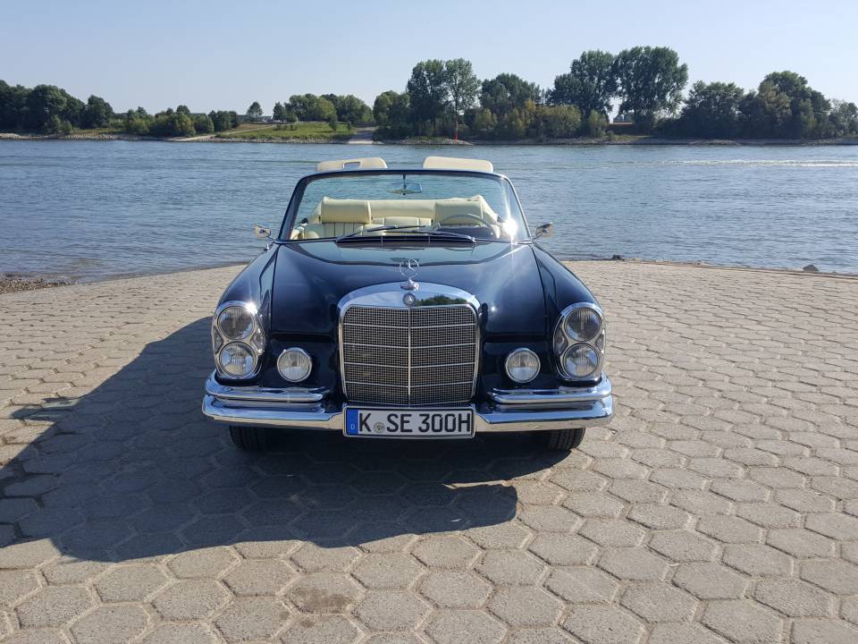 Image 4/66 de Mercedes-Benz 300 SE (1965)