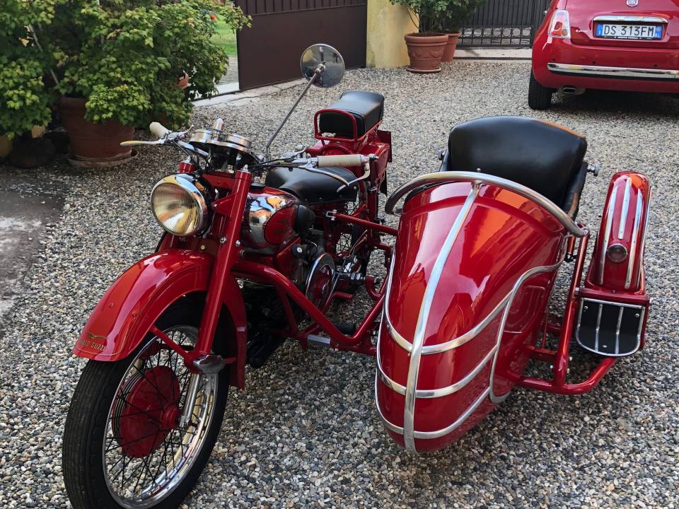 Image 1/9 de Moto Guzzi GTV 500 (1949)
