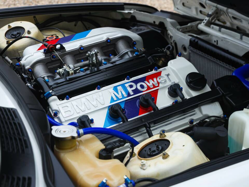 Image 12/50 of BMW M3 (1990)