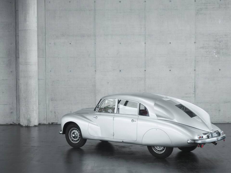 Image 15/50 of Tatra T 87 (1949)