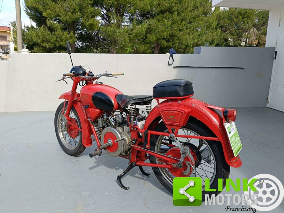 Image 2/10 of Moto Guzzi DUMMY (1960)