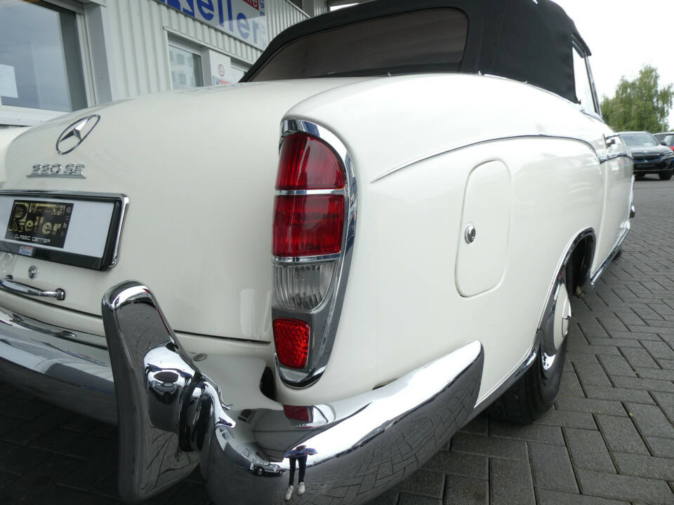 Immagine 24/29 di Mercedes-Benz 220 SE Cabriolet (1960)
