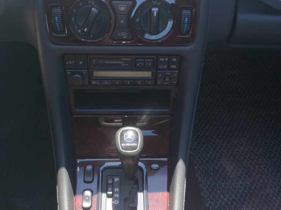 Image 10/15 of Mercedes-Benz CLK 230 Kompressor (1998)