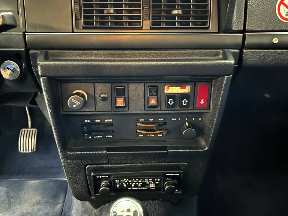 Bild 12/18 von Volvo 244 DLS (1980)