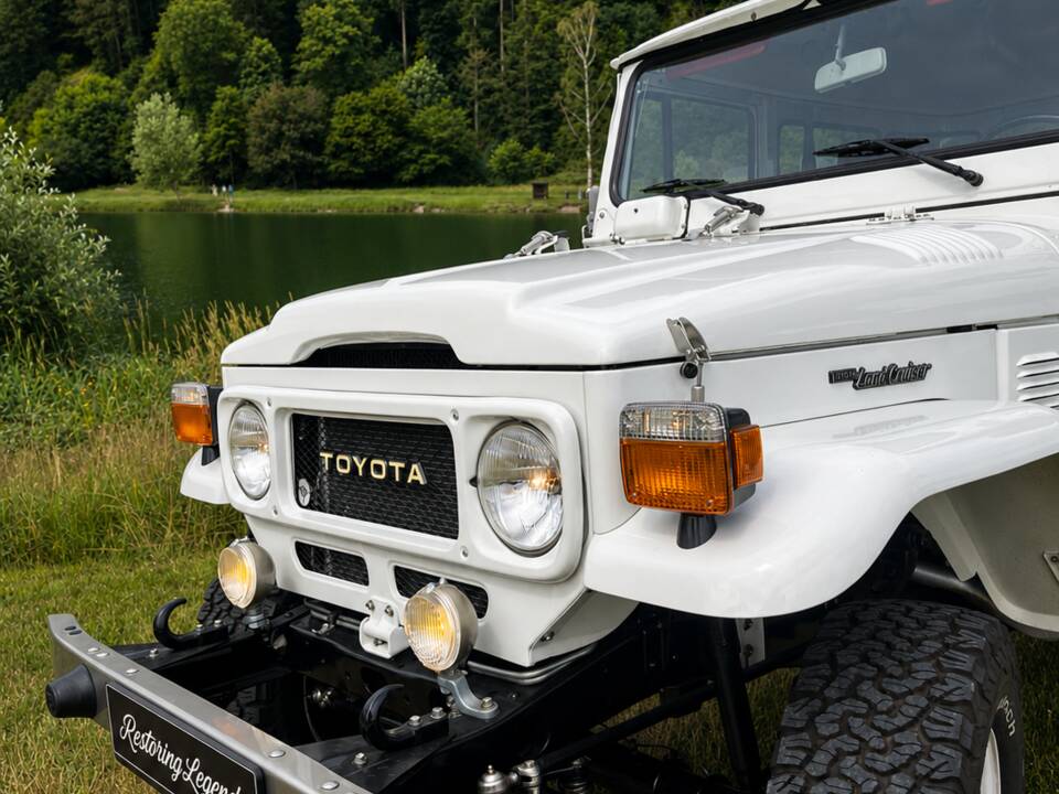 Image 6/67 of Toyota Land Cruiser FJ 40 (1982)