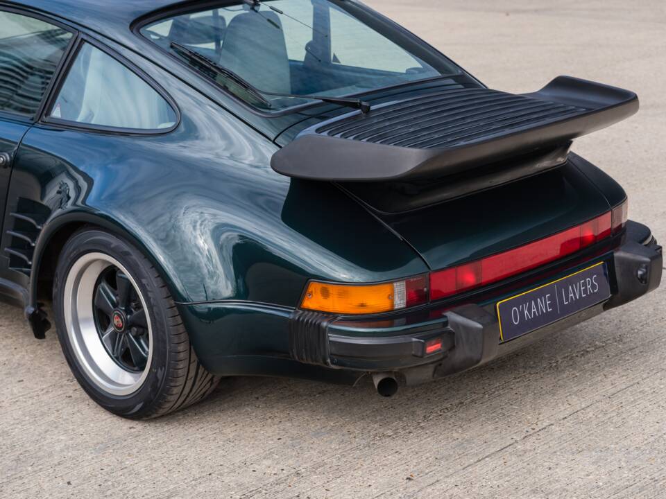 Image 23/52 of Porsche 911 Carrera 3.2 (1989)