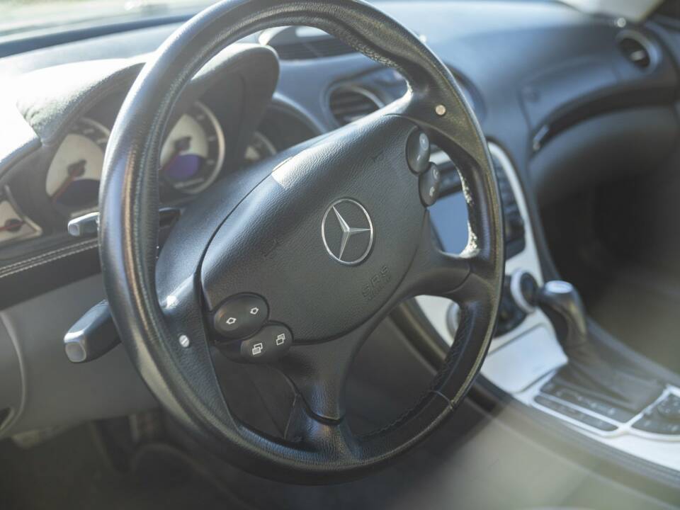 Imagen 39/50 de Mercedes-Benz SL 55 AMG (2002)