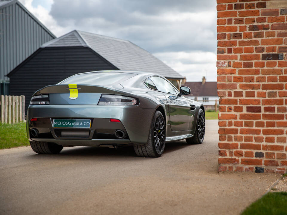 Afbeelding 11/62 van Aston Martin V12 Vantage AMR (2017)