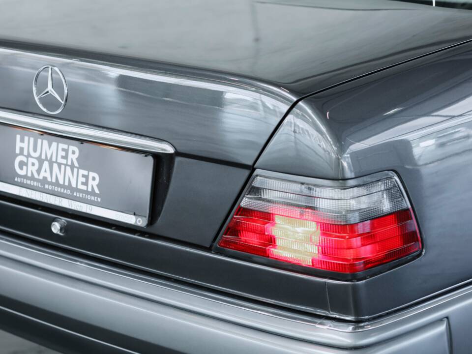 Bild 18/50 von Mercedes-Benz 500 E (1993)