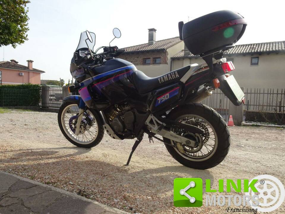 Bild 9/10 von Yamaha DUMMY (1991)