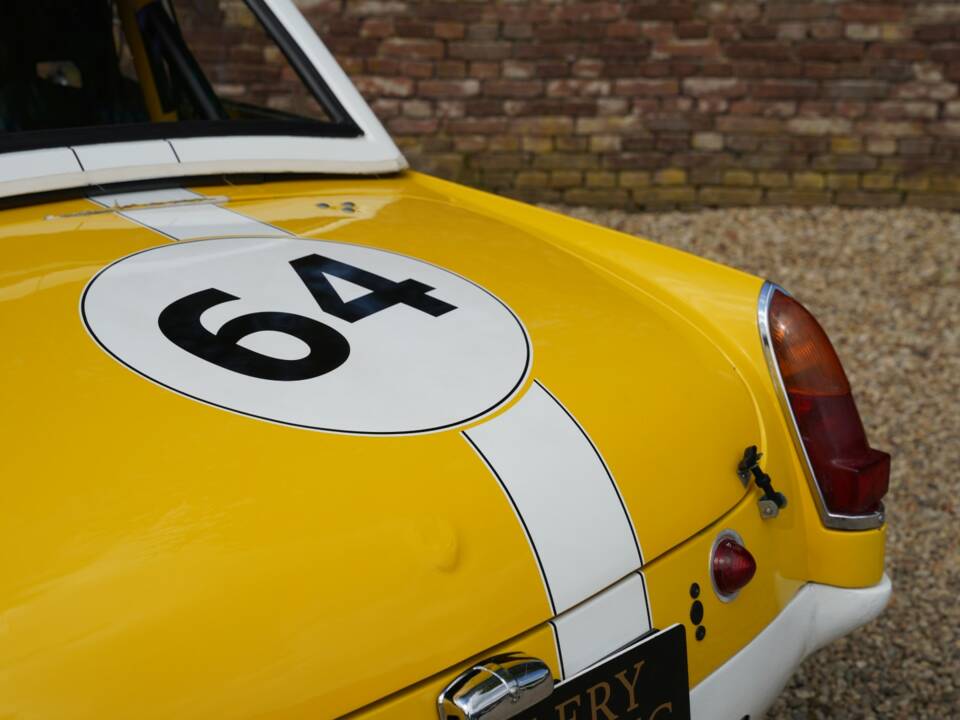 Image 25/50 of MG MGB (1964)