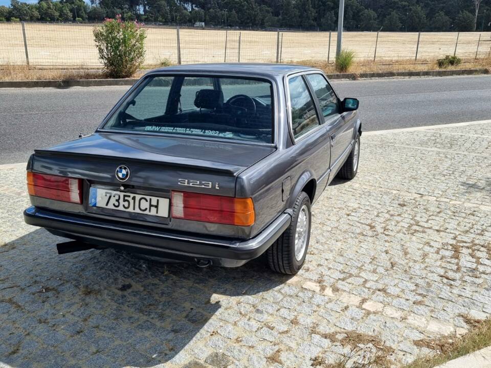 Image 24/100 of BMW 323i (1984)