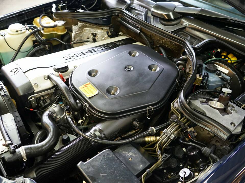 Image 29/33 of Mercedes-Benz 300 CE-24 (1993)