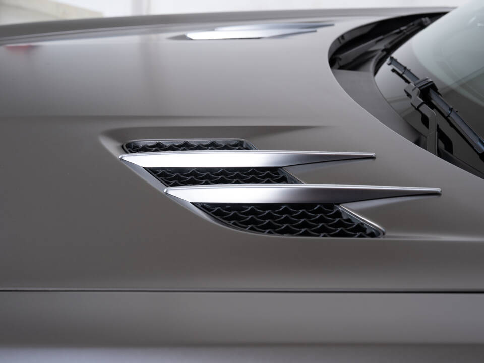 Image 23/33 of Mercedes-Benz SLS AMG (2010)