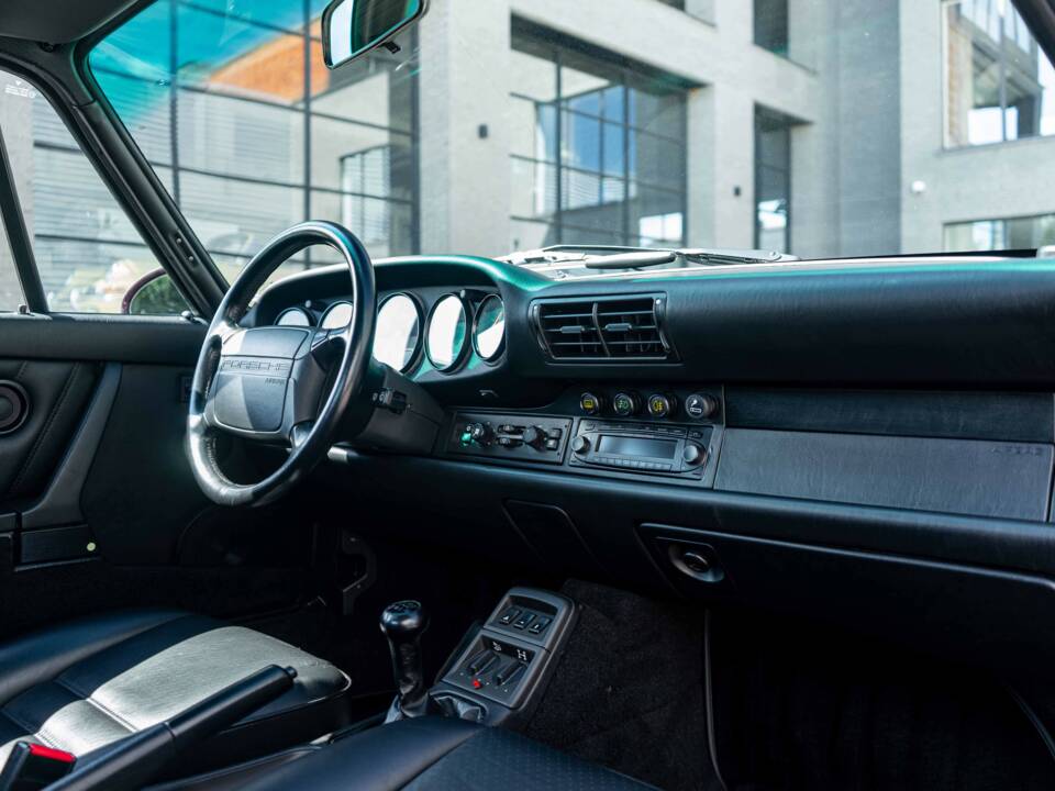 Image 31/46 of Porsche 911 Carrera 4 (1992)
