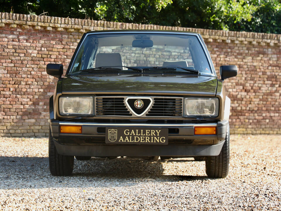 Immagine 5/50 di Alfa Romeo Alfetta 2.0 (1984)