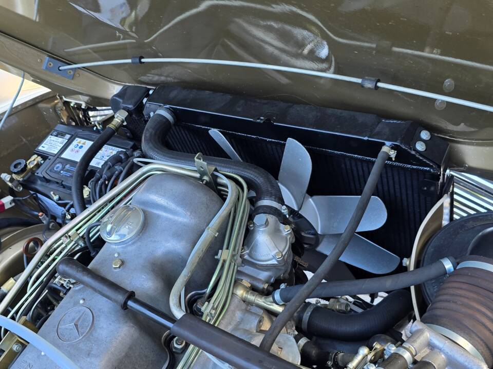 Image 13/21 of Mercedes-Benz 280 SL (1971)