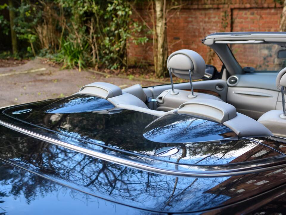 Image 32/49 of Mercedes-Benz CLK 500 (2004)