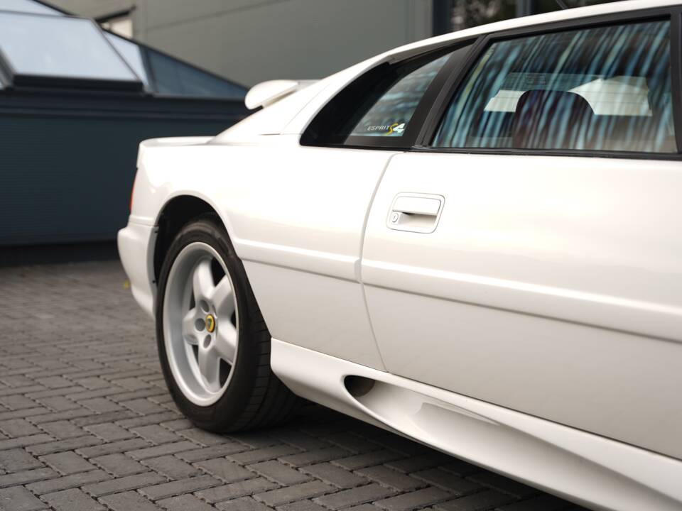 Image 49/50 of Lotus Esprit S4 (1994)