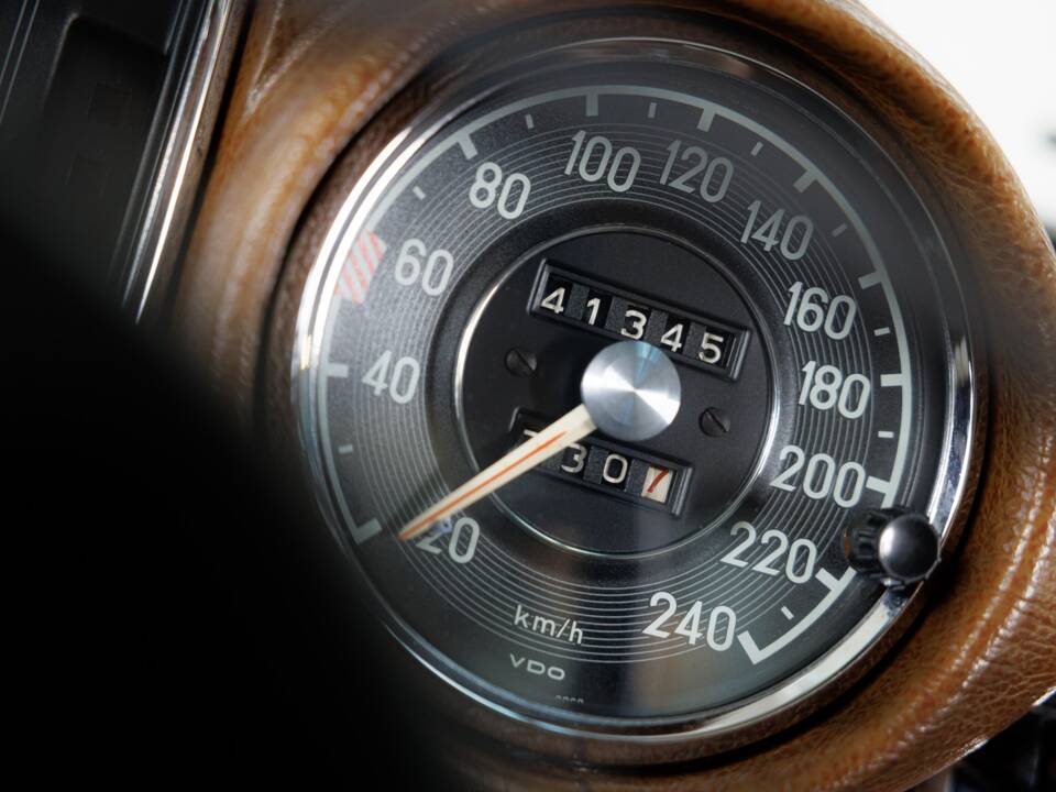 Image 12/32 of Mercedes-Benz 280 SE 3,5 (1971)