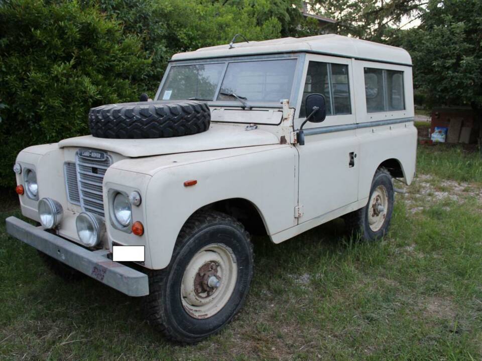 Image 1/33 of Land Rover 88 (1984)