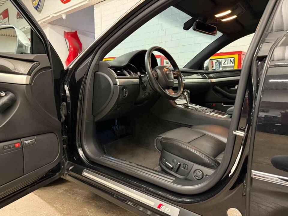 Bild 6/18 von Audi S8 V10 (2008)