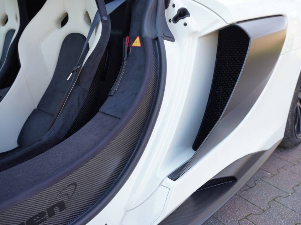 Afbeelding 19/50 van McLaren 675LT (2016)