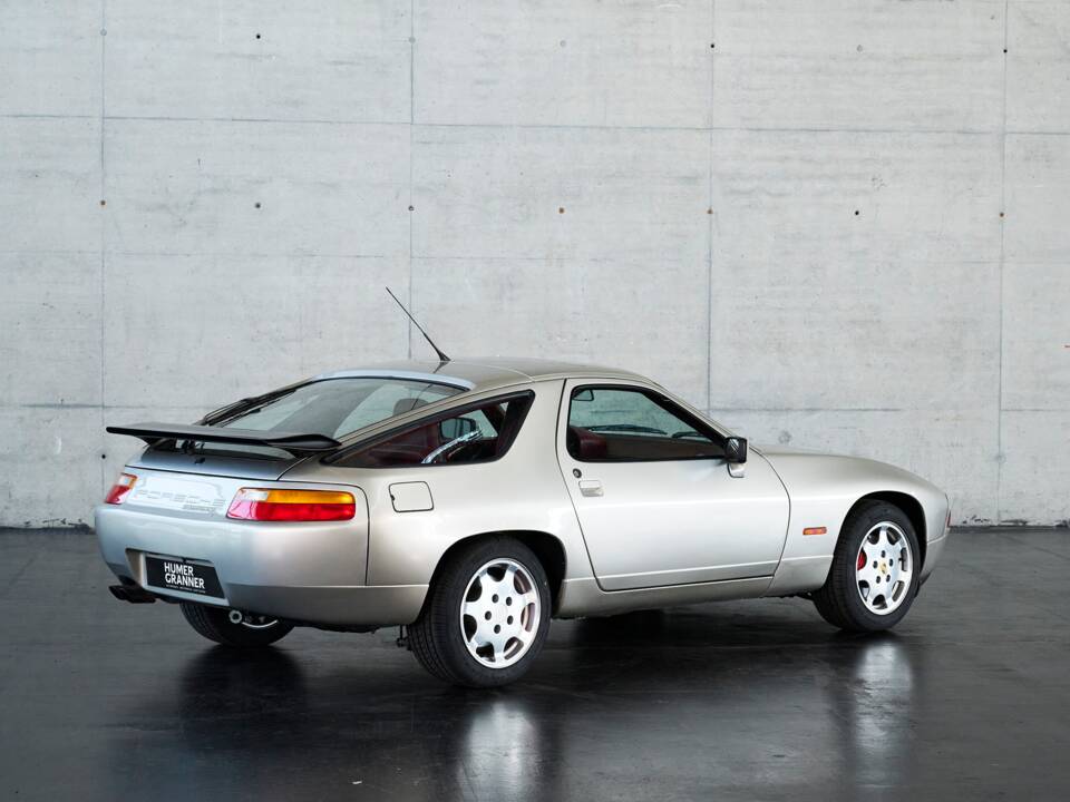 Image 30/50 of Porsche 928 GT (1989)