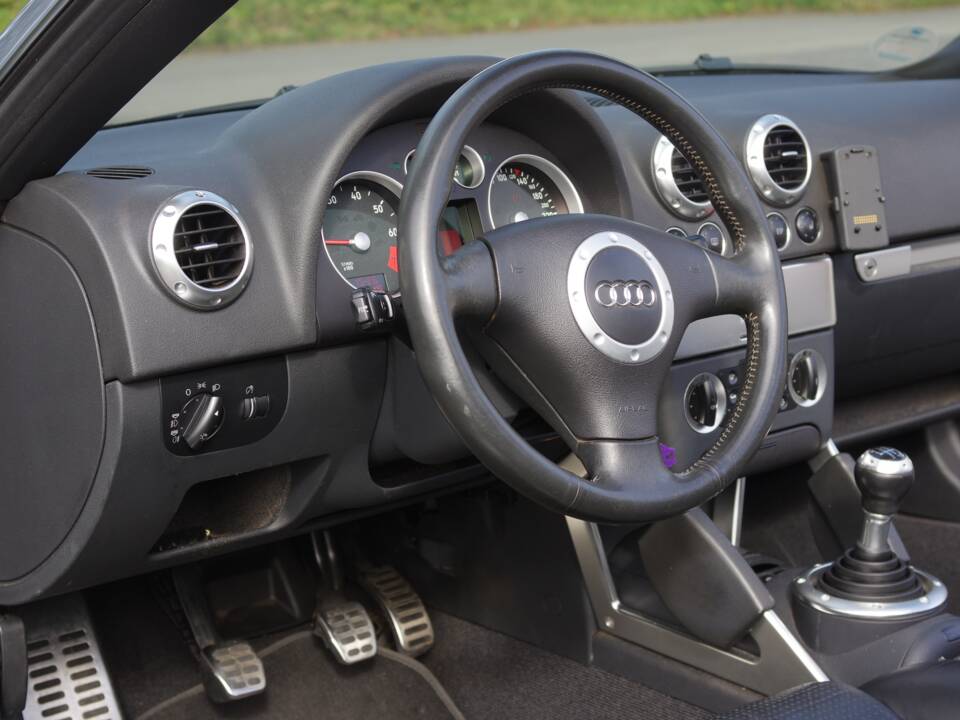 Image 11/20 de Audi TT 3.2 quattro (2004)