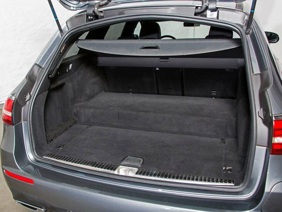 Image 18/20 of Mercedes-Benz E 300 de T (2020)