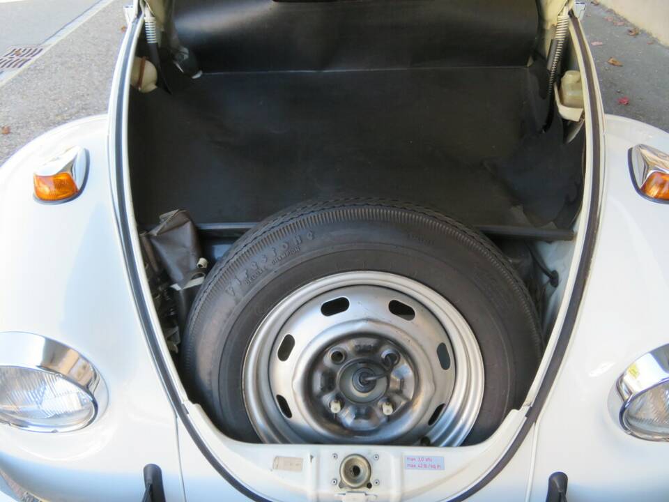 Image 13/19 de Volkswagen Kever 1300 (1970)