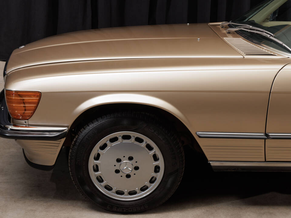 Immagine 7/71 di Mercedes-Benz 420 SL (1988)