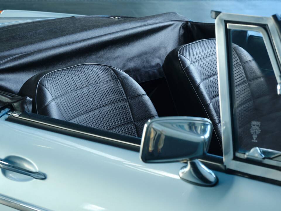 Image 35/50 of MG MGB (1976)