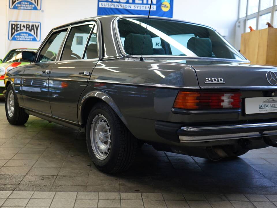 Image 12/36 de Mercedes-Benz 280 E (1982)