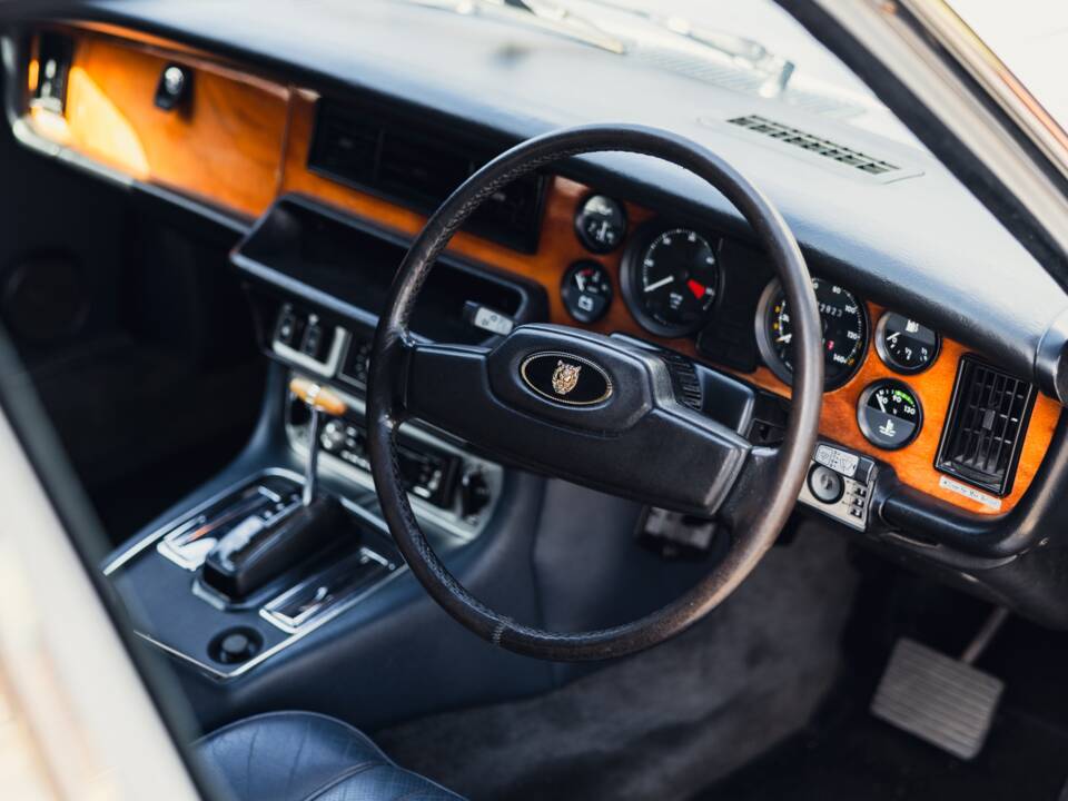 Imagen 4/50 de Jaguar XJ 6 4.2 (1982)