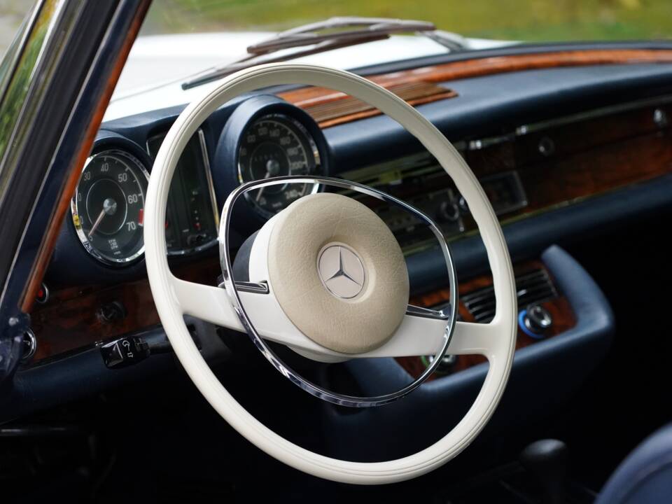 Image 14/15 of Mercedes-Benz 280 SE 3,5 (1971)