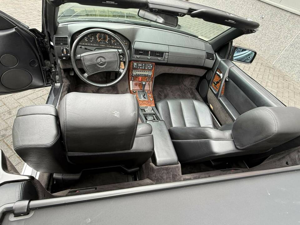 Image 27/50 of Mercedes-Benz 500 SL (1991)