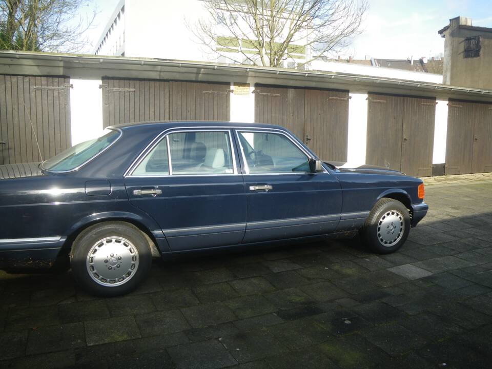 Image 5/6 of Mercedes-Benz 300 SE (1990)