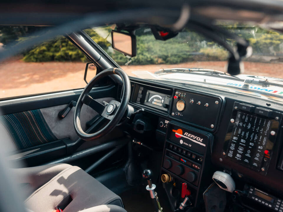 Image 12/28 of Lancia Delta HF Integrale Evoluzione I (1991)