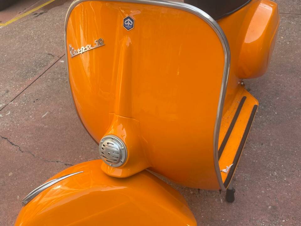 Image 3/5 of Piaggio Vespa 50 R (1973)