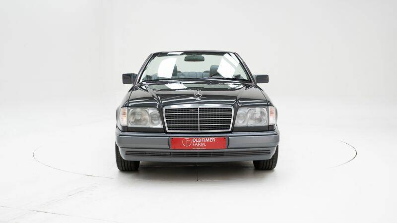 Image 9/15 of Mercedes-Benz E 220 (1994)