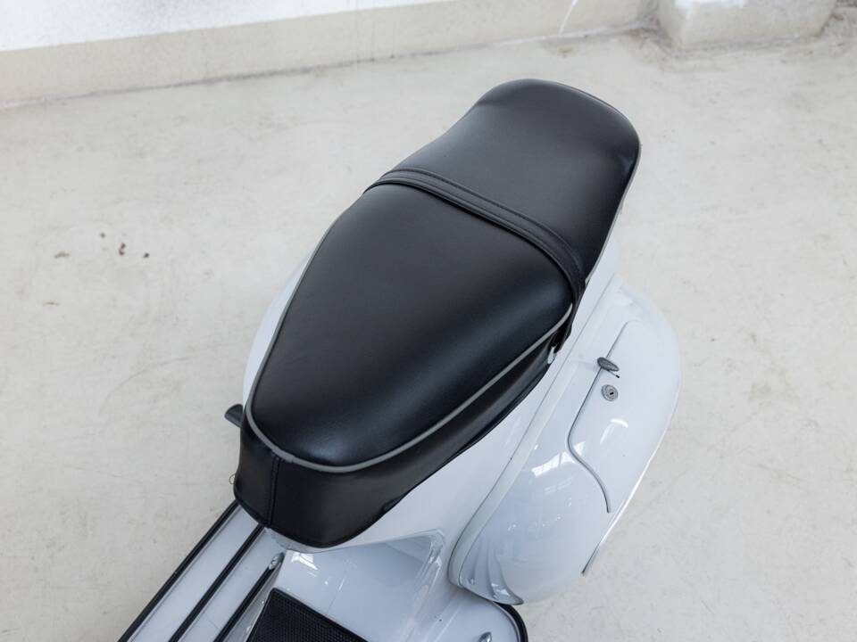 Image 15/21 of Piaggio Vespa 125 (1964)