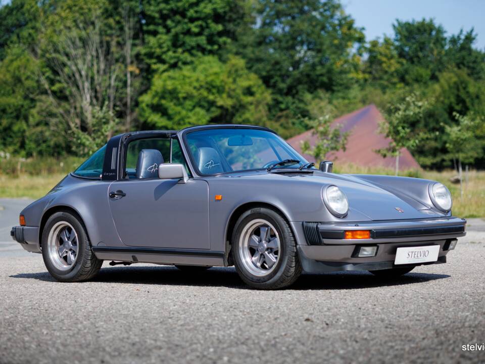 Image 7/44 de Porsche 911 Carrera 3.2 &quot;#250.000 911&quot; (1988)