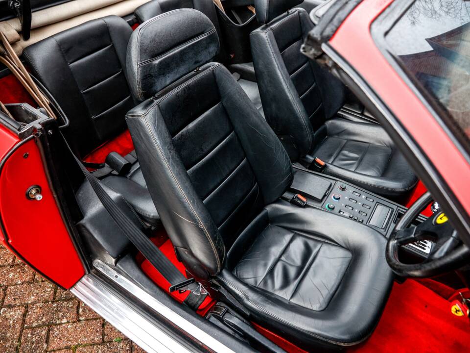 Image 25/42 of Ferrari Mondial T (1990)