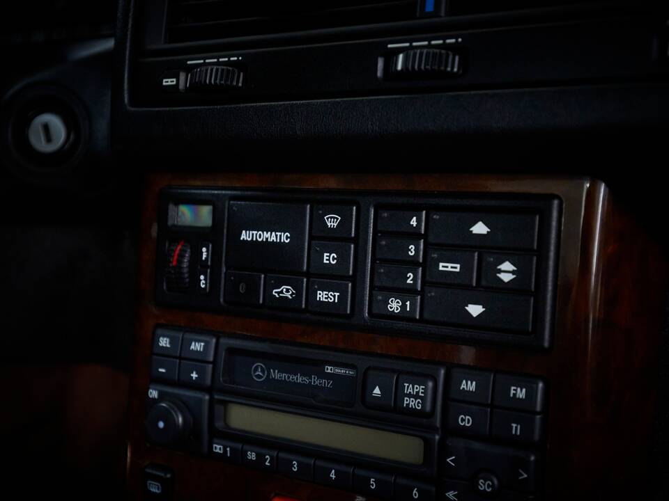 Bild 44/99 von Mercedes-Benz SL 320 (1995)