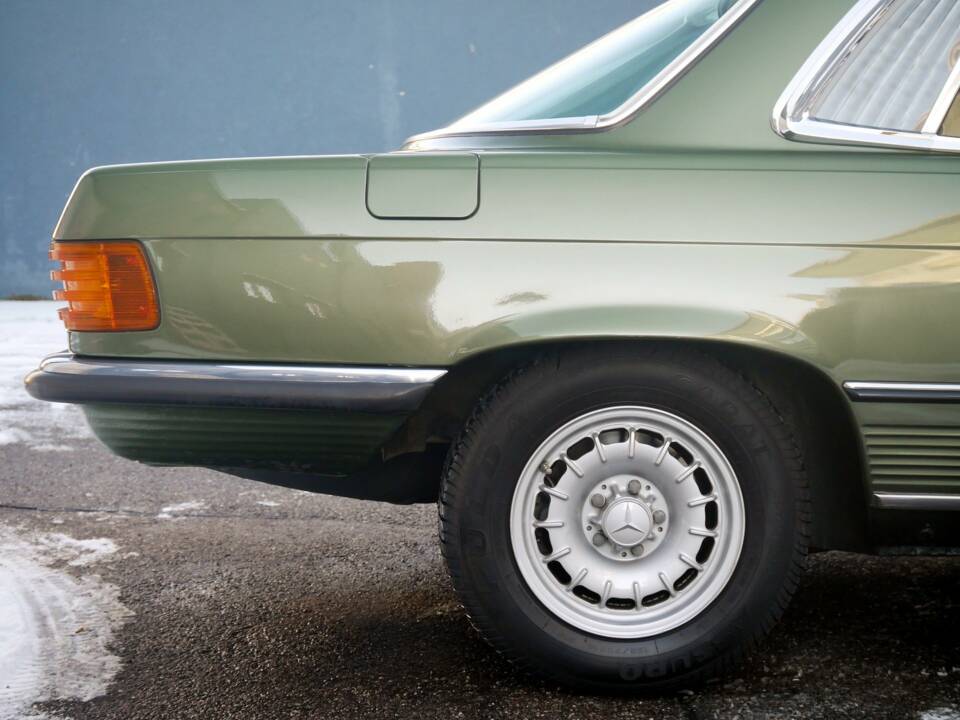 Afbeelding 3/41 van Mercedes-Benz 280 SLC (1977)