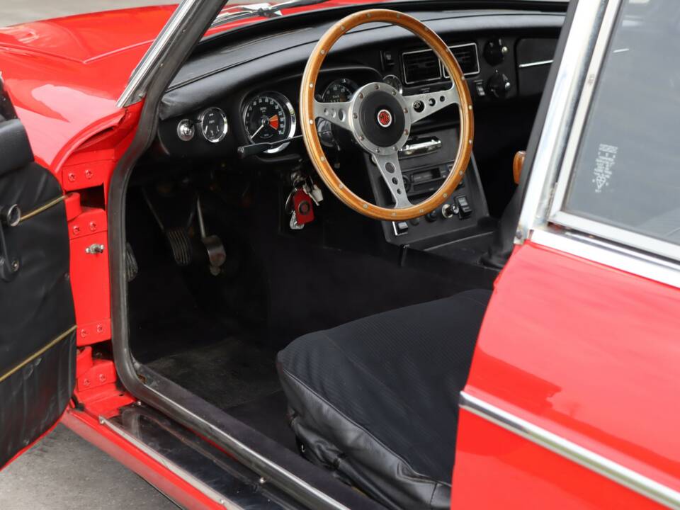 Image 49/50 of MG MGB GT (1974)
