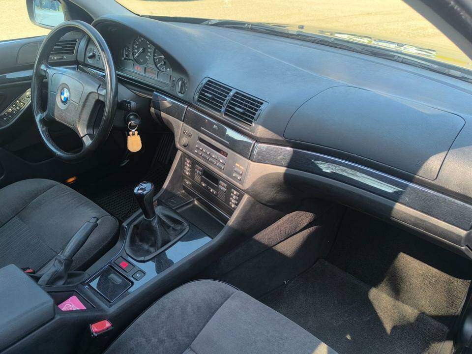 Image 6/42 of BMW 520i (1998)