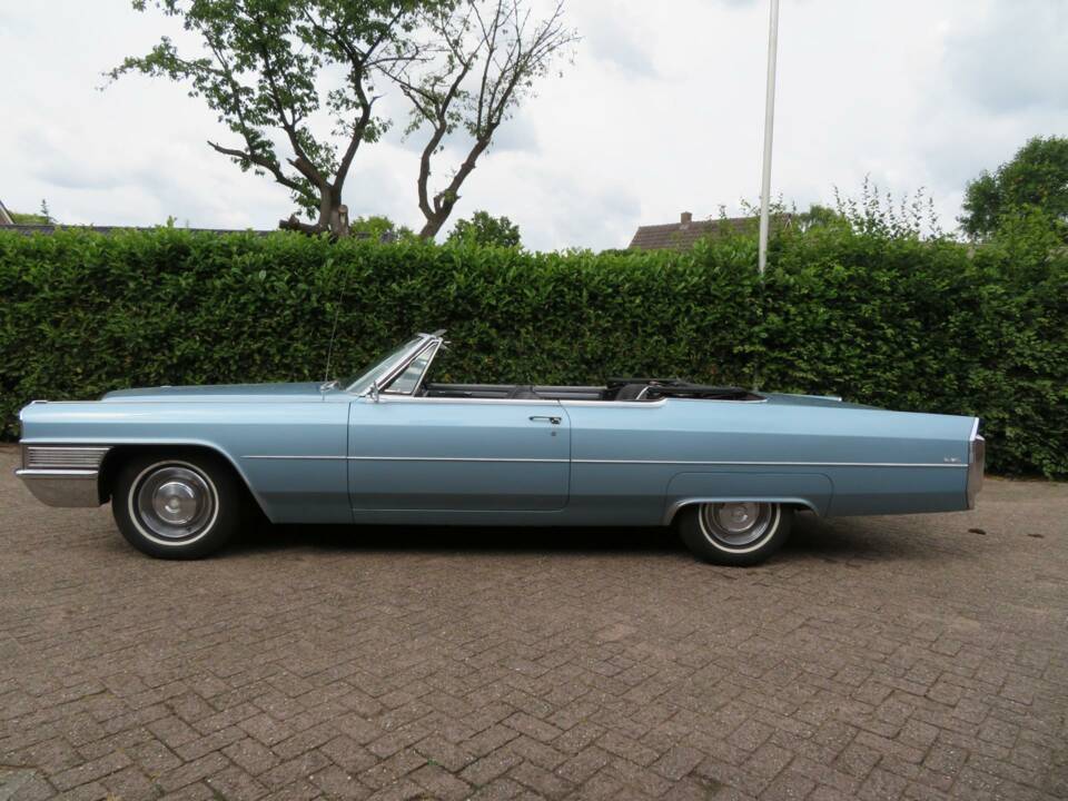 Image 10/18 of Cadillac DeVille Convertible (1965)